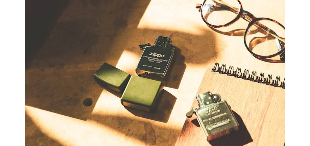 Запалки Zippo: Осветяване на историята с емблематични пламъци Запалки Zippo: Осветяване на историята с емблематични пламъци