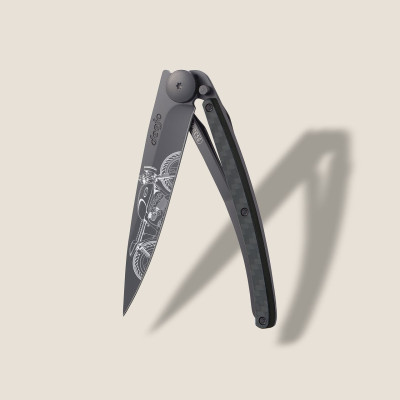 Джобен нож Deejo 37g, Carbon Fiber / Café Racer 1GC000107