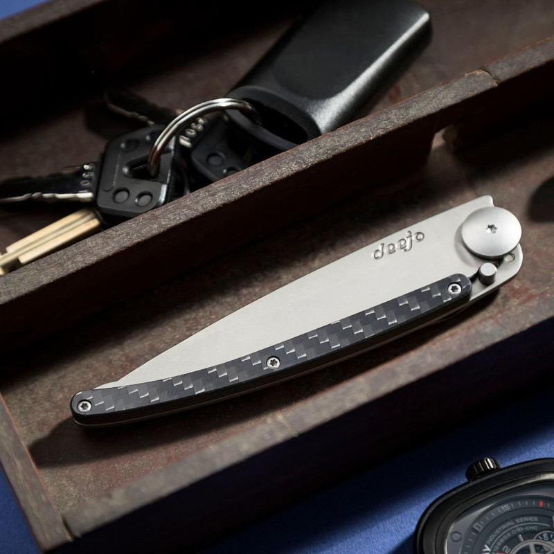 Джобен нож Deejo 37g,  Carbon fiber 1CC000001