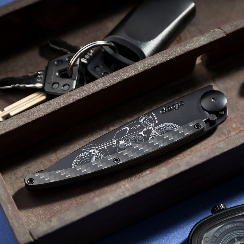 Джобен нож Deejo 37g, Carbon Fiber / Café Racer 1GC000107