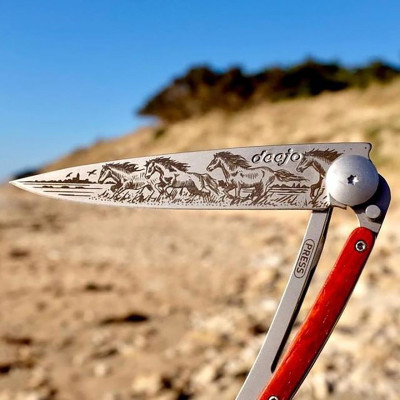 Джобен нож Deejo 37g, Coral wood / Wild horses 1CB000071