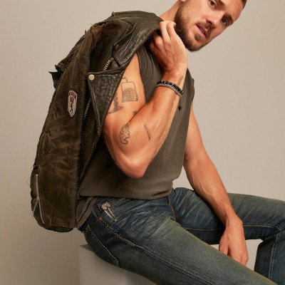 Джобен нож Deejo Serrated 37g, Carbon Fiber / Café Racer 1GC000553