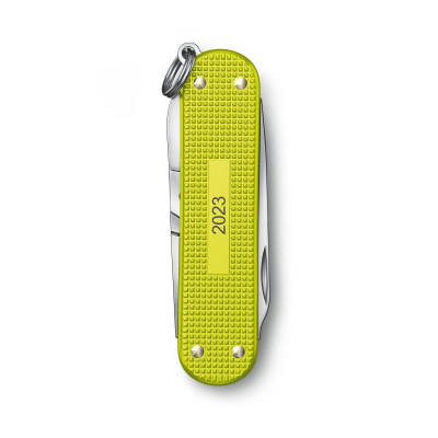 Швейцарски джобен нож Victorinox Classic SD Alox Limited Edition 2023 Electric Yellow 0.6221.L23 Швейцарски джобен нож Victorinox Classic SD Alox Limited Edition 2023 Electric Yellow 0.6221.L23