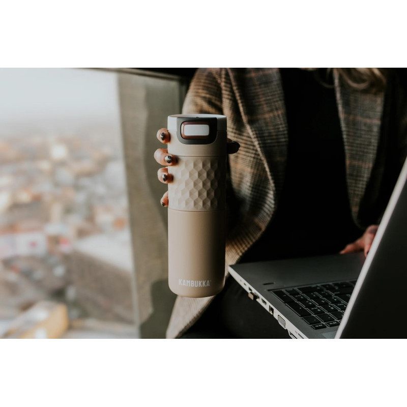 Термочаша от неръждаема стомана Kambukka Etna Grip с термокапак 3 в 1 Snapclean®, 500 мл, Barely Beige