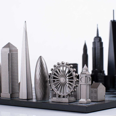 Луксозен шах Skyline Chess - Stainless Steel London vs New York Edition, с дървена дъска
