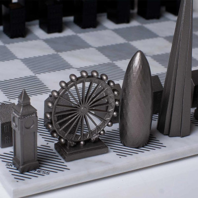 Луксозен шах Skyline Chess - Stainless Steel London vs New York Edition, с мраморна дъска