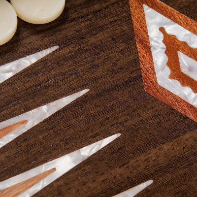 Луксозна табла Manopoulos, естeствени дървесни фурнири със седефени елементи, 60x48 см отворено състояние