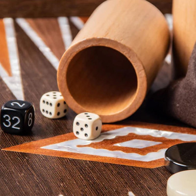 Луксозна табла Manopoulos, естeствени дървесни фурнири със седефени елементи, 60x48 см отворено състояние